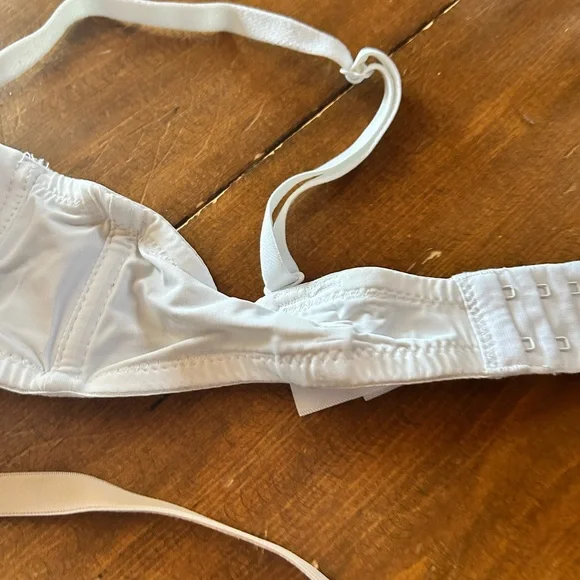 Elegant Women's Intimates Set - White and Cream - Picture 3 of 4